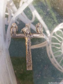 Antiquités: Original crucifijo en metal con angeles.